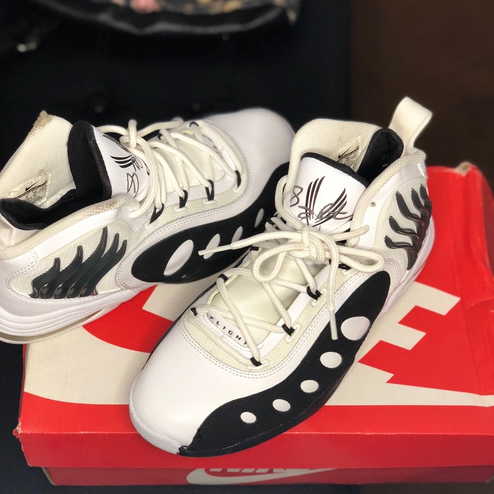 Nike sonic flight